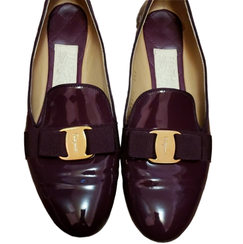 Salvatore ferragamo size 7 and 1/2 flat